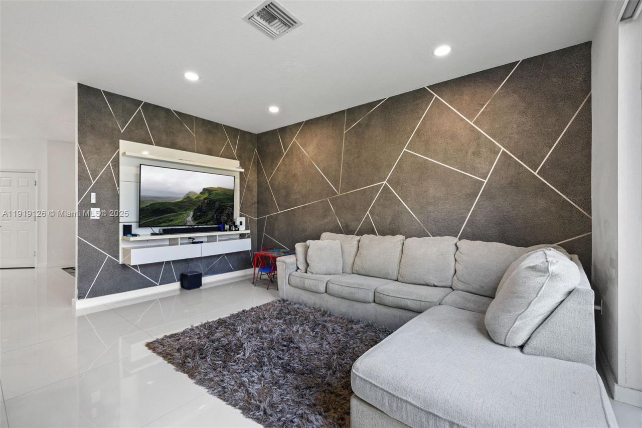 8780 NW 116th Path, Doral, FL 33178 Photo