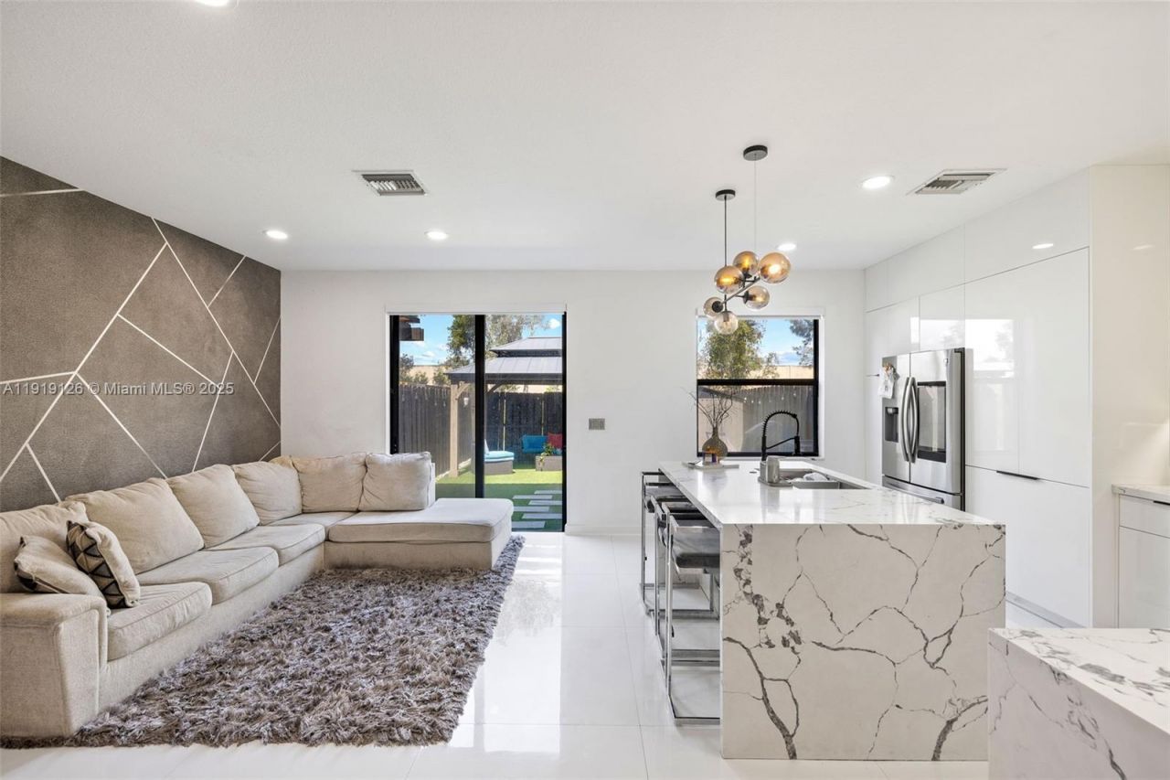 8780 NW 116th Path, Doral, FL 33178 Photo