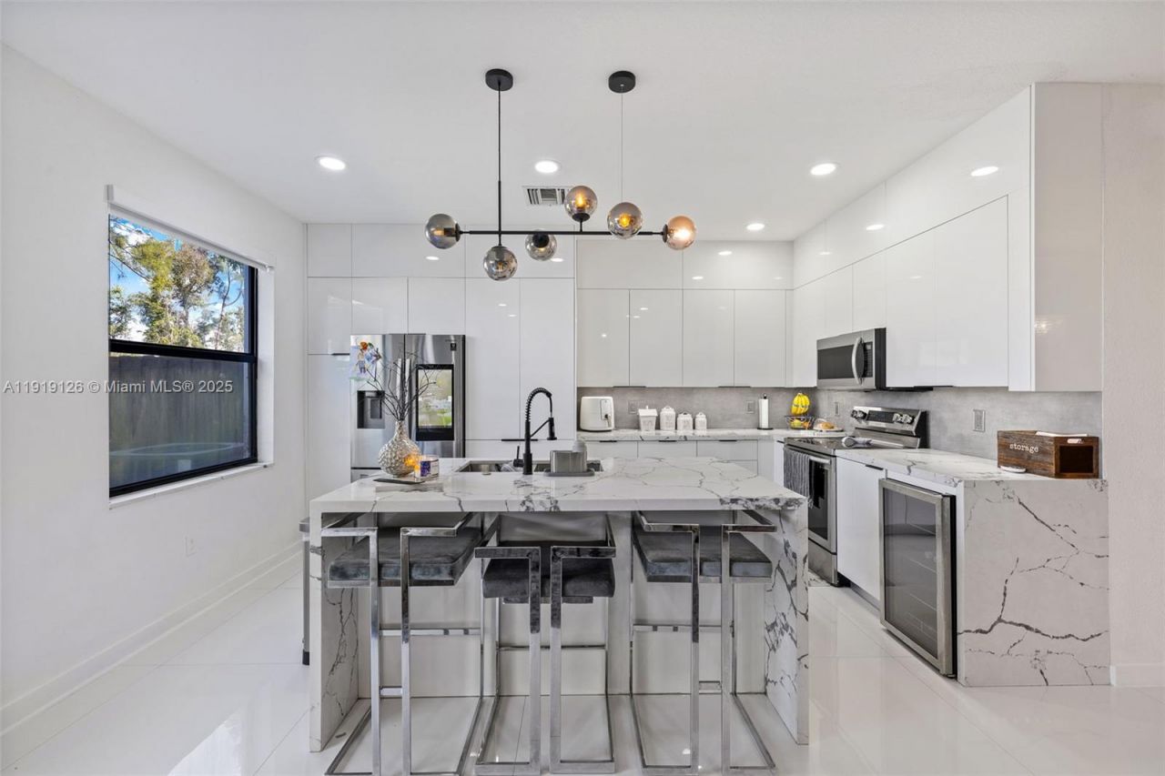 8780 NW 116th Path, Doral, FL 33178 Photo