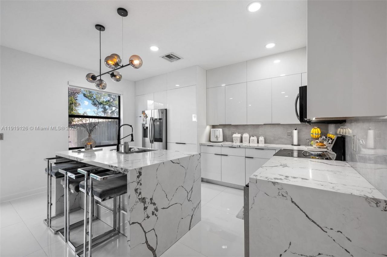 8780 NW 116th Path, Doral, FL 33178 Photo