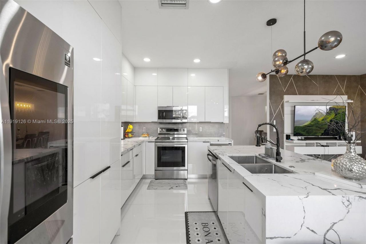 8780 NW 116th Path, Doral, FL 33178 Photo