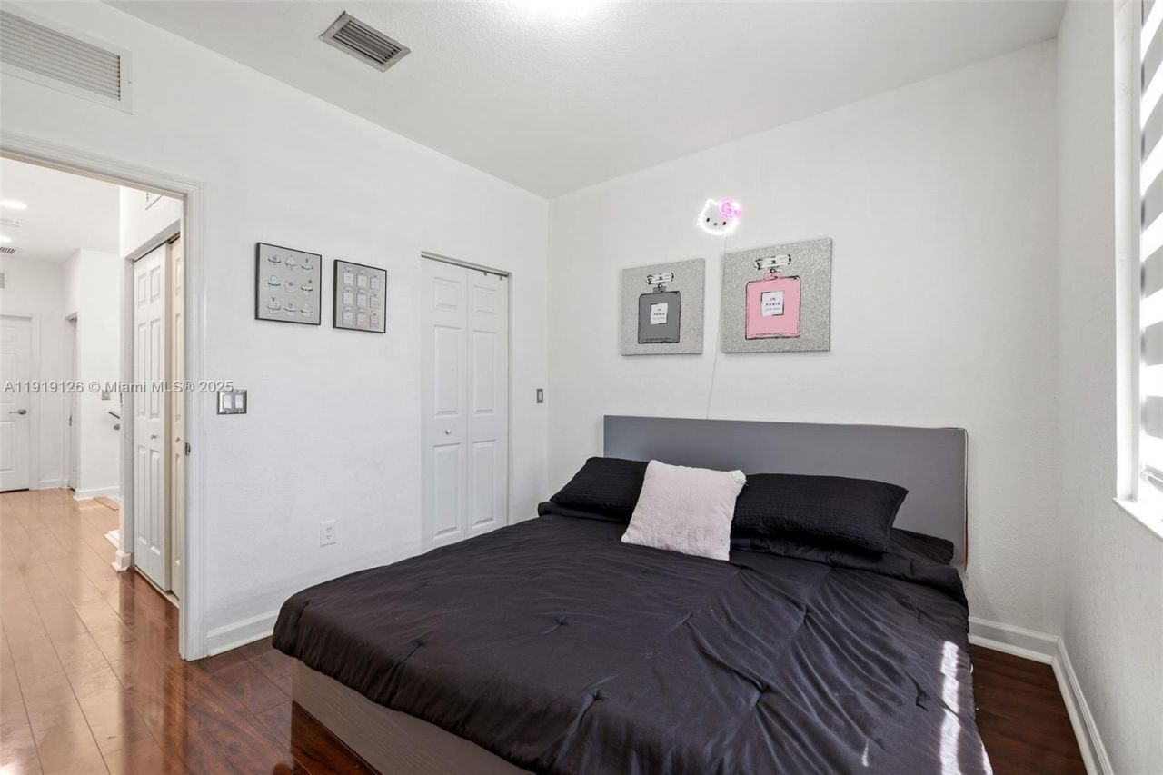 8780 NW 116th Path, Doral, FL 33178 Photo