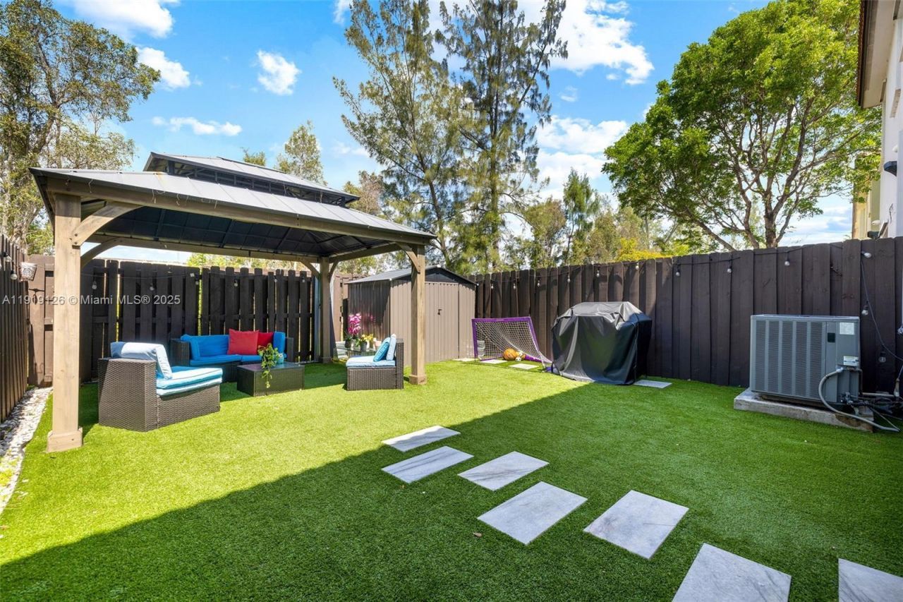 8780 NW 116th Path, Doral, FL 33178 Photo