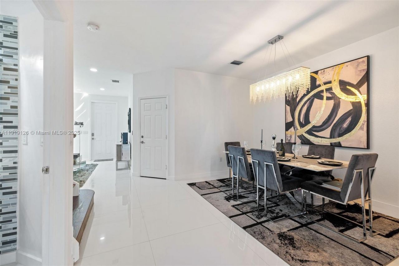 8780 NW 116th Path, Doral, FL 33178 Photo