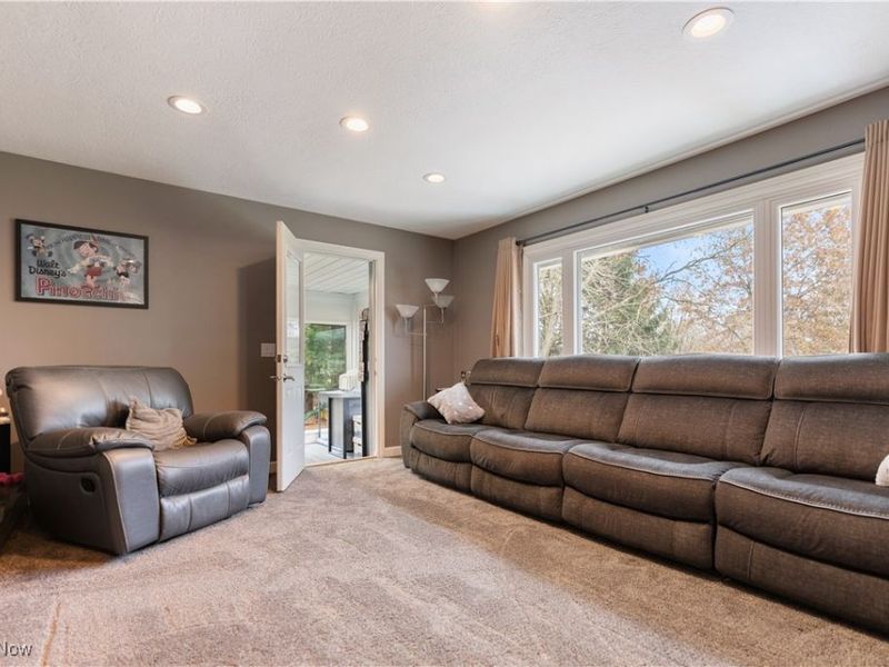 704 Reno Drive, Louisville, OH 44641 Photo 13