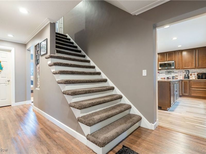 704 Reno Drive, Louisville, OH 44641 Photo 4