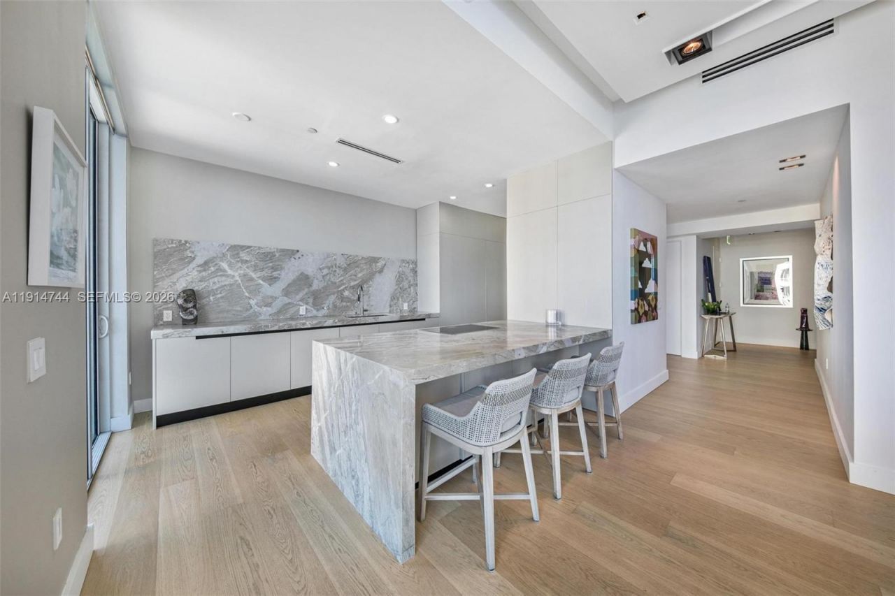 900 Brickell Key Blvd, Unit 1403, Miami, FL 33131 Photo