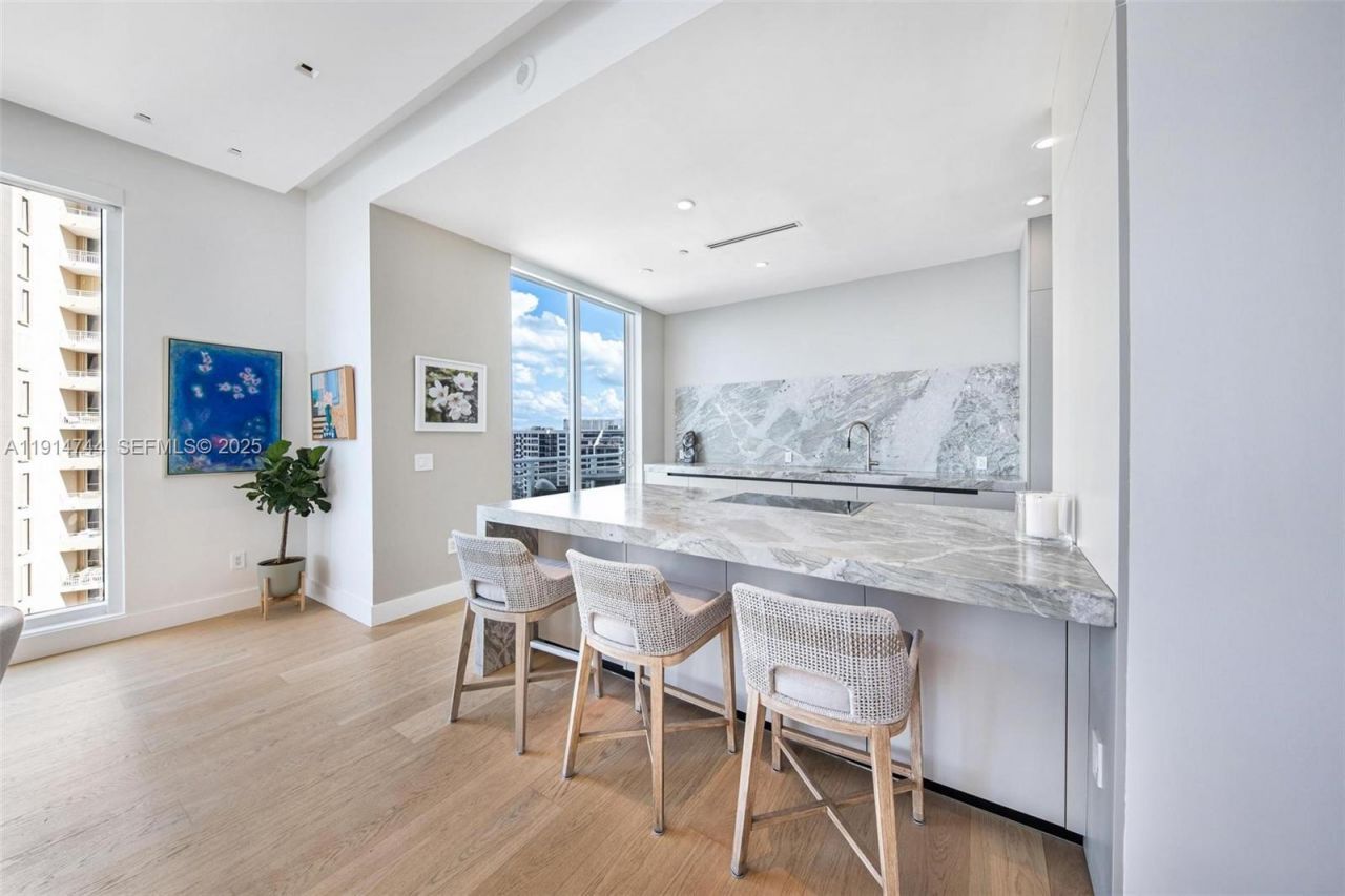 900 Brickell Key Blvd, Unit 1403, Miami, FL 33131 Photo