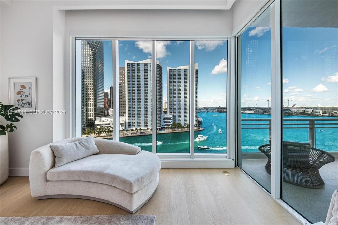 900 Brickell Key Blvd, Unit 1403, Miami, FL 33131 Photo