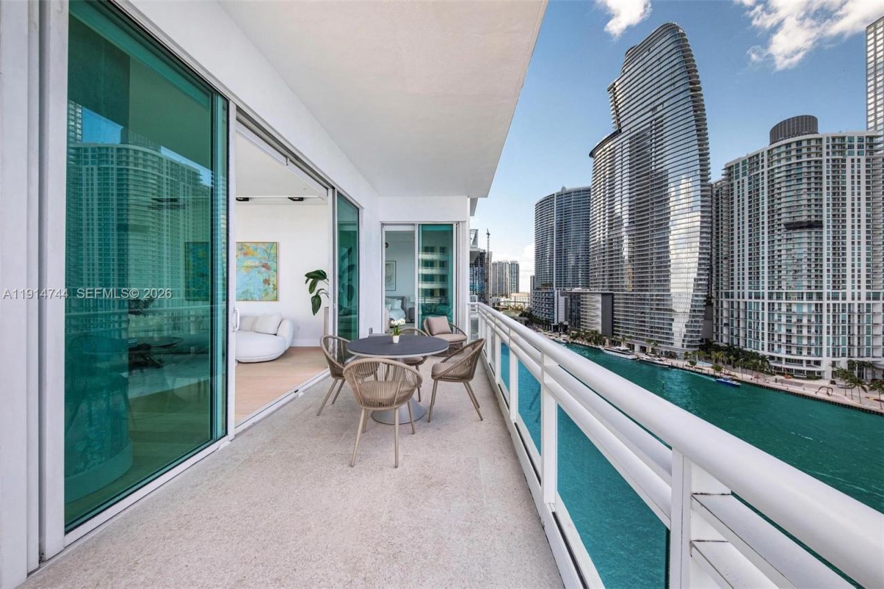 900 Brickell Key Blvd, Unit 1403, Miami, FL 33131 Photo
