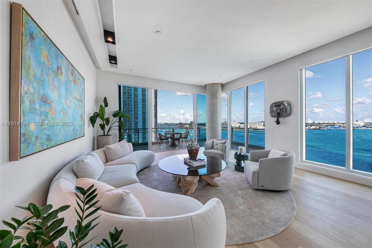 900 Brickell Key Blvd, Unit 1403, Miami, FL 33131 Photo