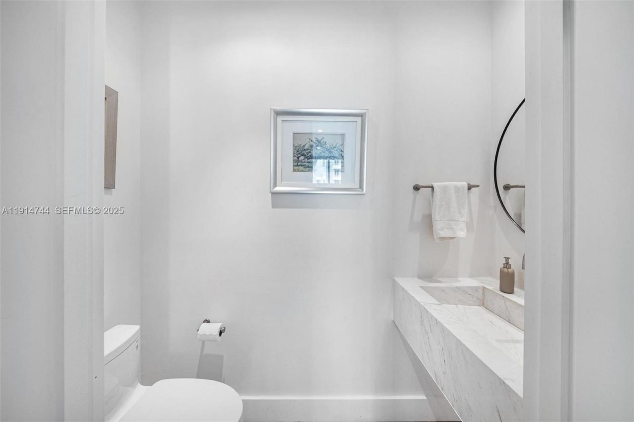 900 Brickell Key Blvd, Unit 1403, Miami, FL 33131 Photo