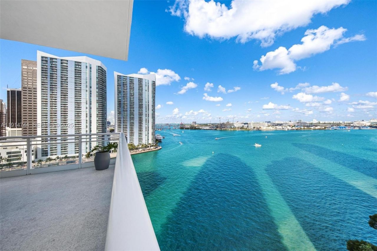 900 Brickell Key Blvd, Unit 1403, Miami, FL 33131 Photo