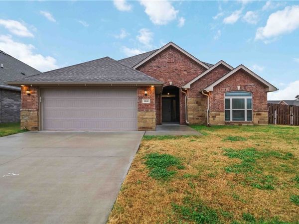 1040 Sundance Lane, Bentonville, AR 72712