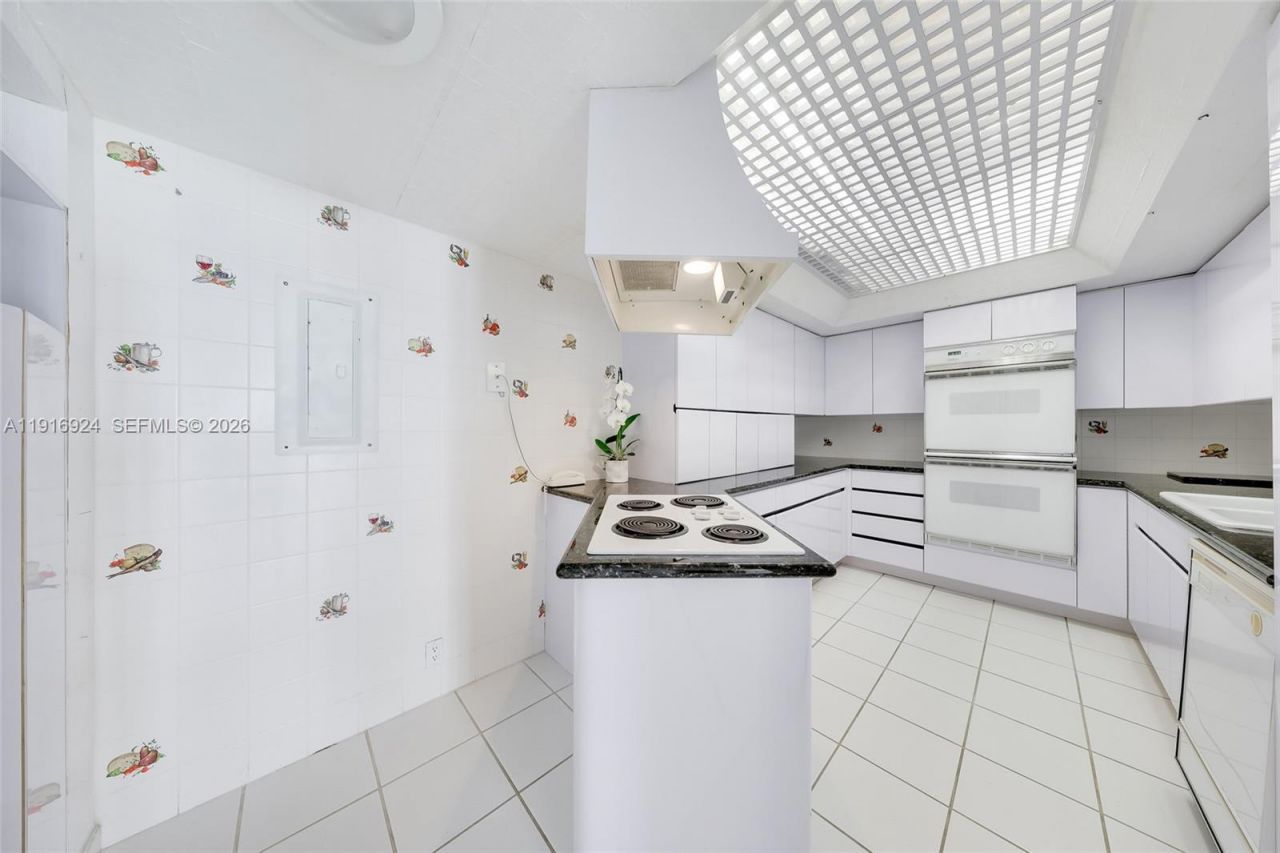 520 Brickell Key Dr, Unit A1104, Miami, FL 33131 Photo