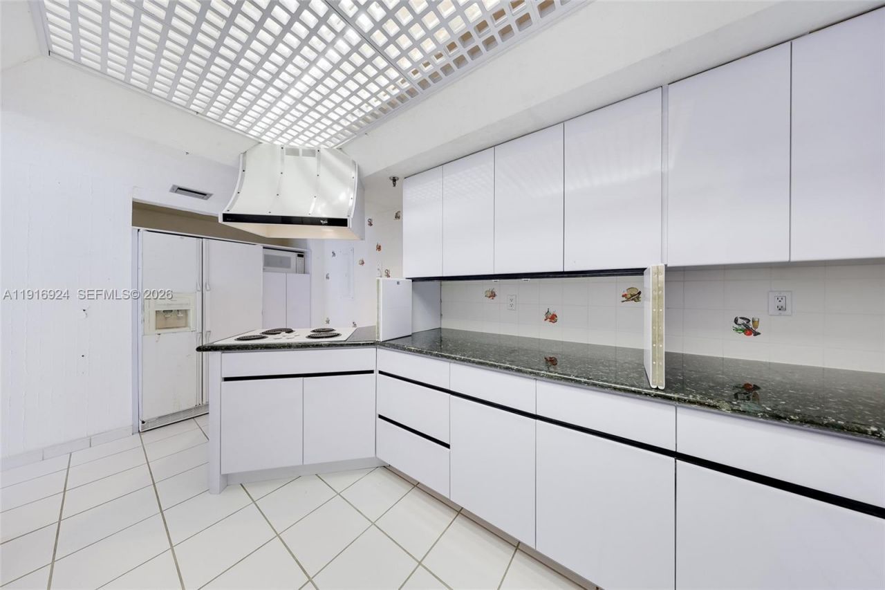 520 Brickell Key Dr, Unit A1104, Miami, FL 33131 Photo