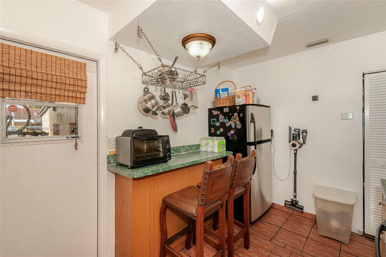 4118 E 10th Ct, Hialeah, FL 33013 Photo