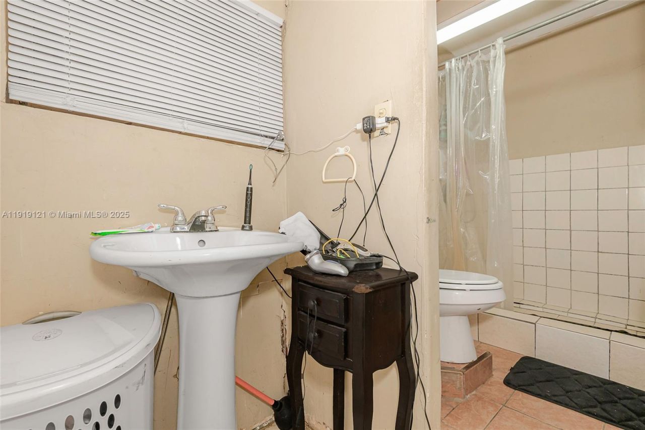 4118 E 10th Ct, Hialeah, FL 33013 Photo