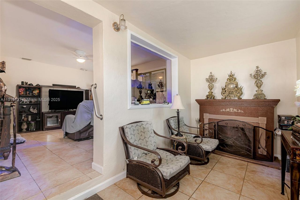 4118 E 10th Ct, Hialeah, FL 33013 Photo