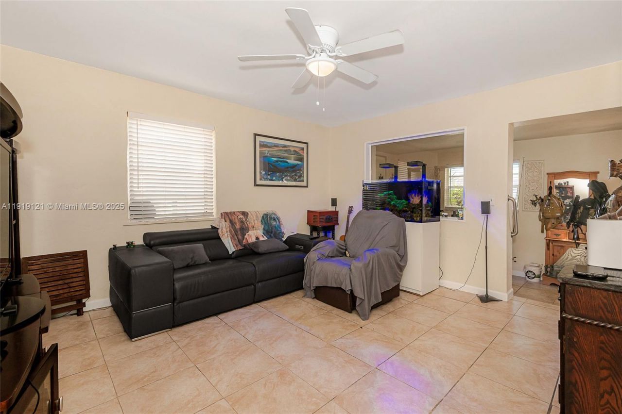 4118 E 10th Ct, Hialeah, FL 33013 Photo