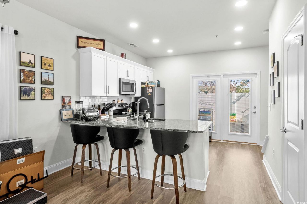 804 Moen Pl. Photo 6