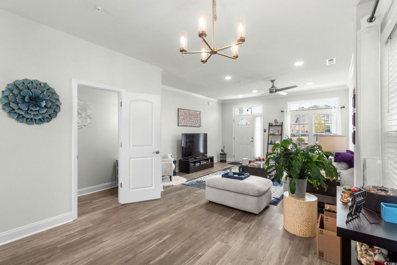 804 Moen Pl. Photo 7