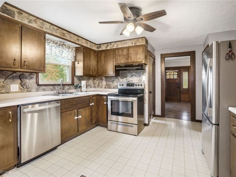 3840 Waynesburg Drive SE, Canton, OH 44707 Photo 15