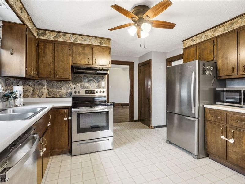 3840 Waynesburg Drive SE, Canton, OH 44707 Photo 16