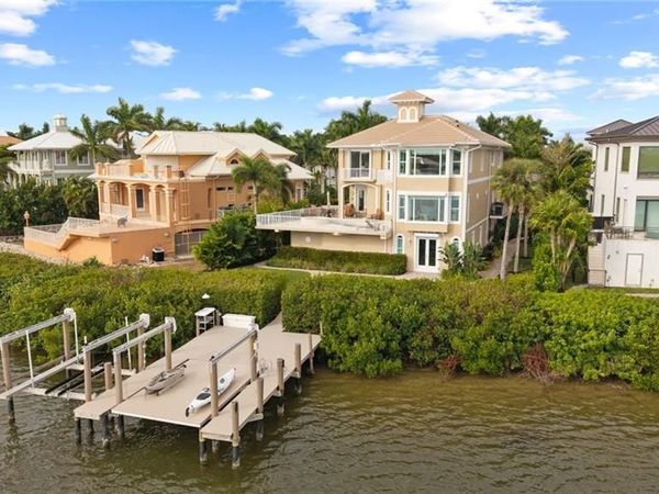 208 San Mateo DR, BONITA SPRINGS, FL 34134