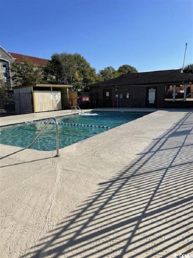 2005 Greens Blvd. Photo 19