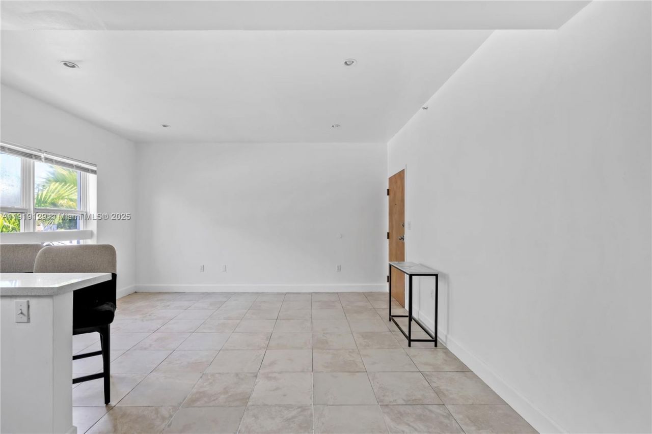 1542 Drexel Ave, Unit 306, Miami Beach, FL 33139 Photo