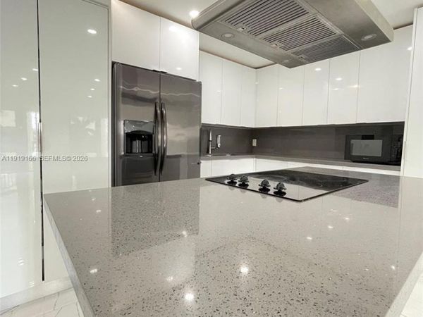 8290 Lake Dr, Unit 427, Doral, FL 33166