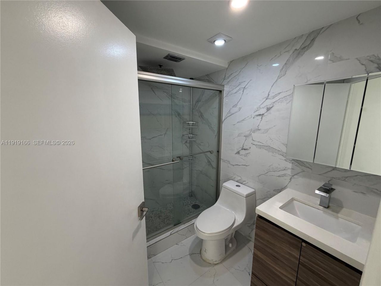 8290 Lake Dr, Unit 427, Doral, FL 33166 Photo