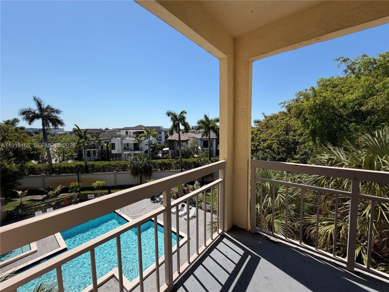 8290 Lake Dr, Unit 427, Doral, FL 33166 Photo