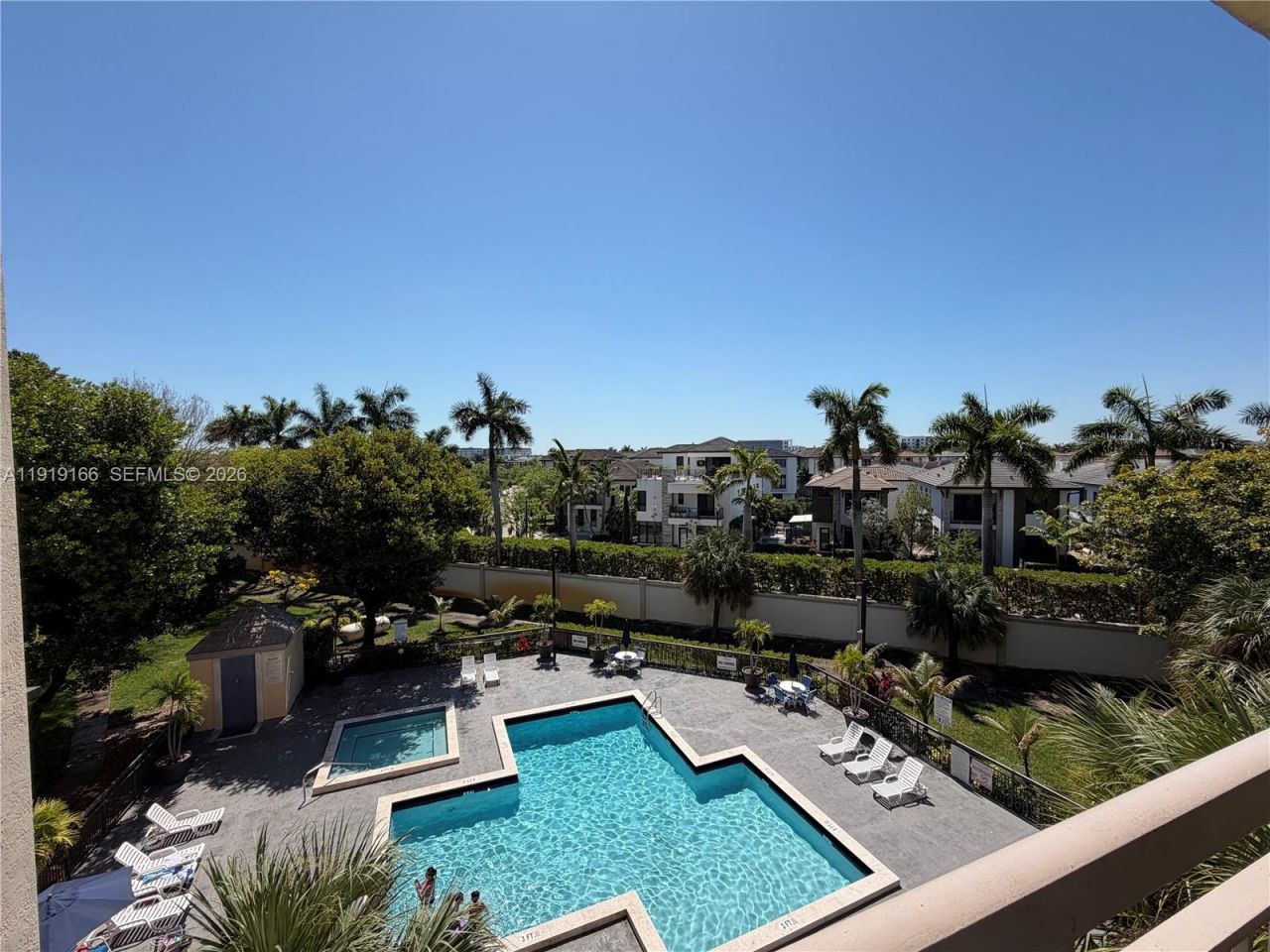 8290 Lake Dr, Unit 427, Doral, FL 33166 Photo