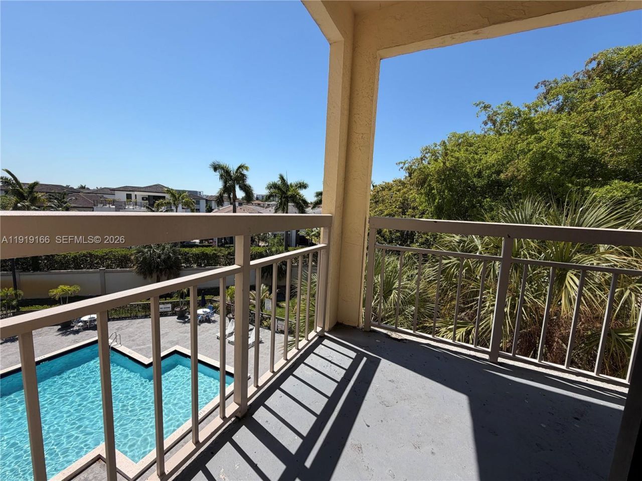 8290 Lake Dr, Unit 427, Doral, FL 33166 Photo