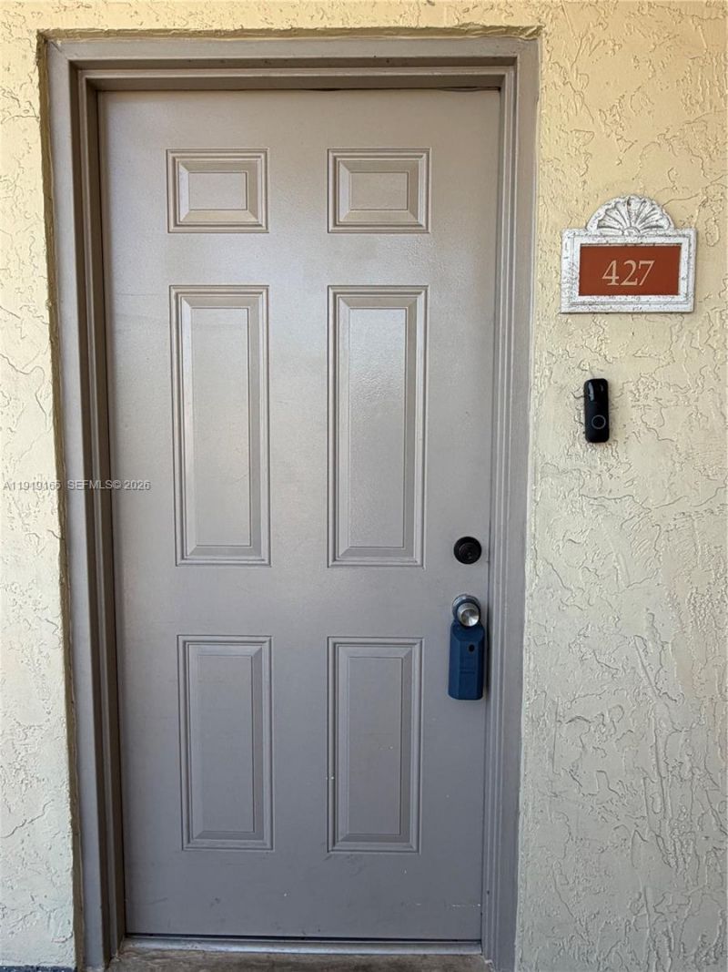 8290 Lake Dr, Unit 427, Doral, FL 33166 Photo