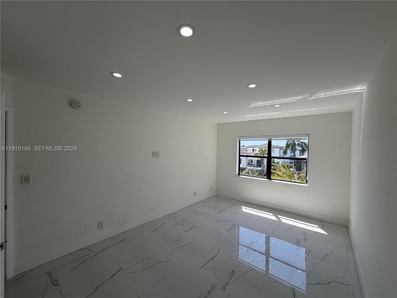 8290 Lake Dr, Unit 427, Doral, FL 33166 Photo