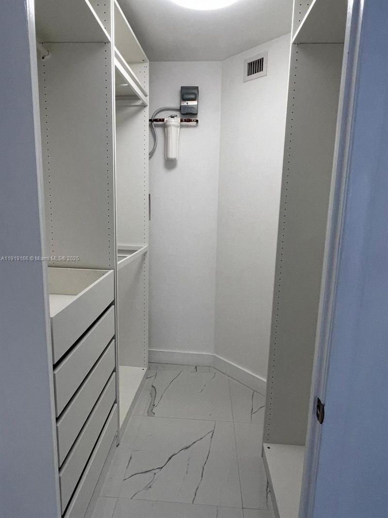 8290 Lake Dr, Unit 427, Doral, FL 33166 Photo