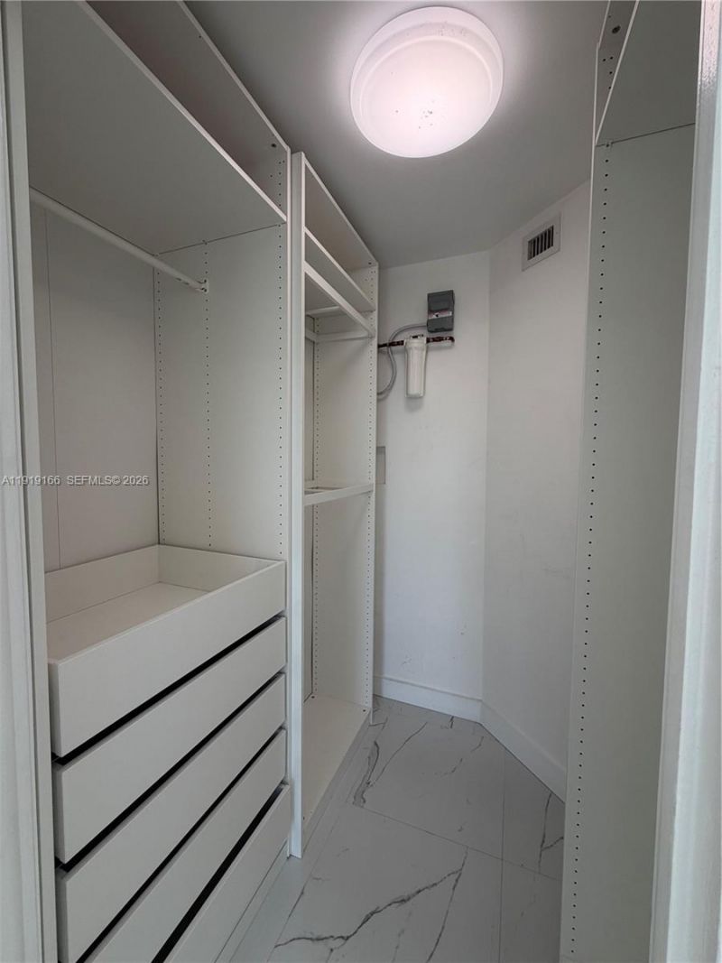 8290 Lake Dr, Unit 427, Doral, FL 33166 Photo