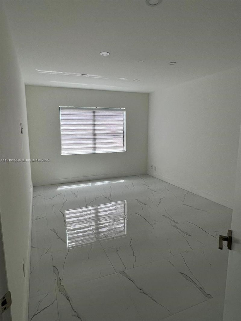 8290 Lake Dr, Unit 427, Doral, FL 33166 Photo