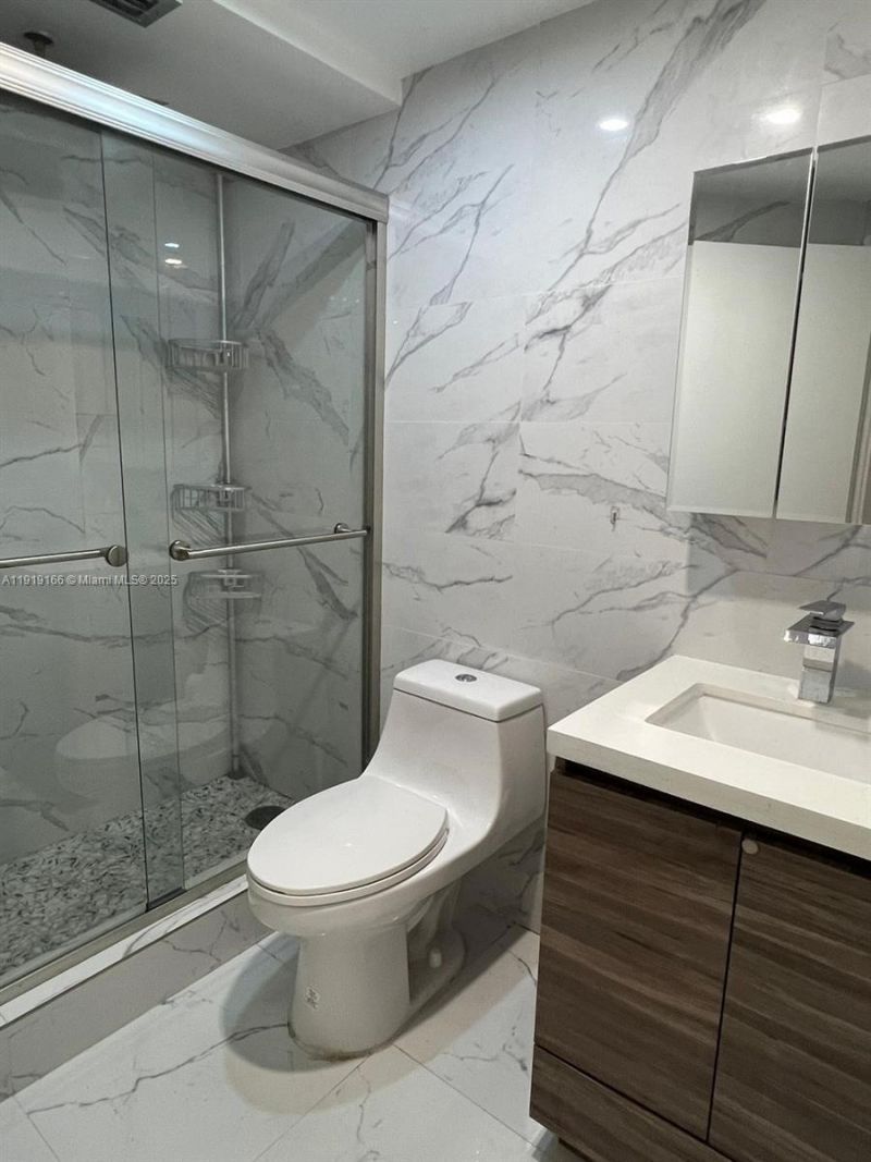 8290 Lake Dr, Unit 427, Doral, FL 33166 Photo