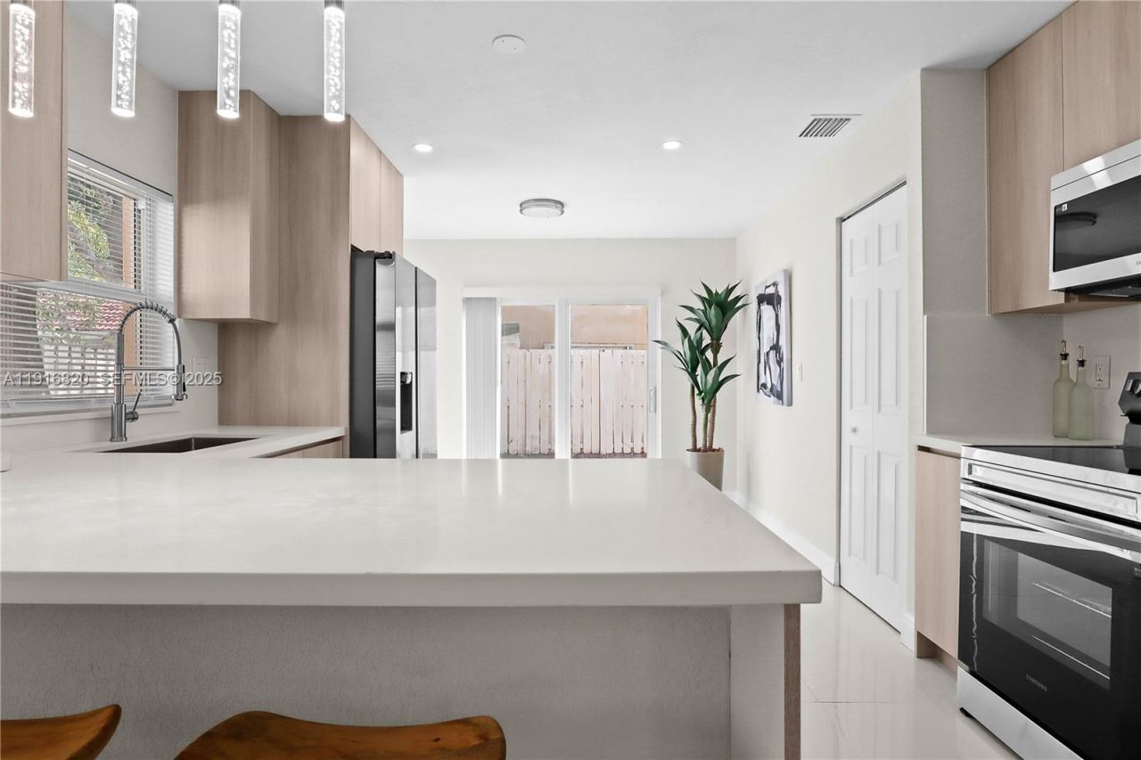 1223 NW 125th Ter, Sunrise, FL 33323 Photo