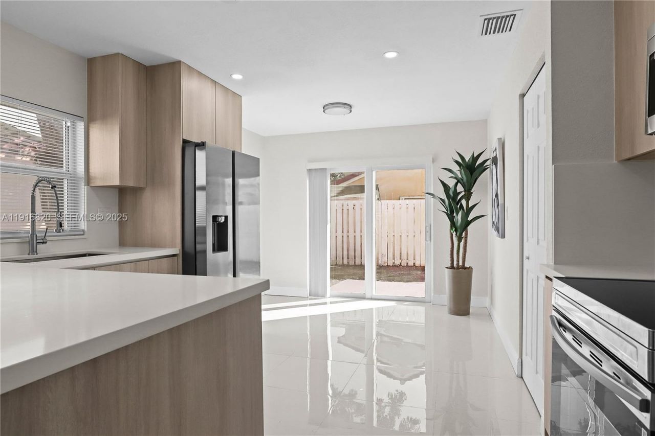 1223 NW 125th Ter, Sunrise, FL 33323 Photo