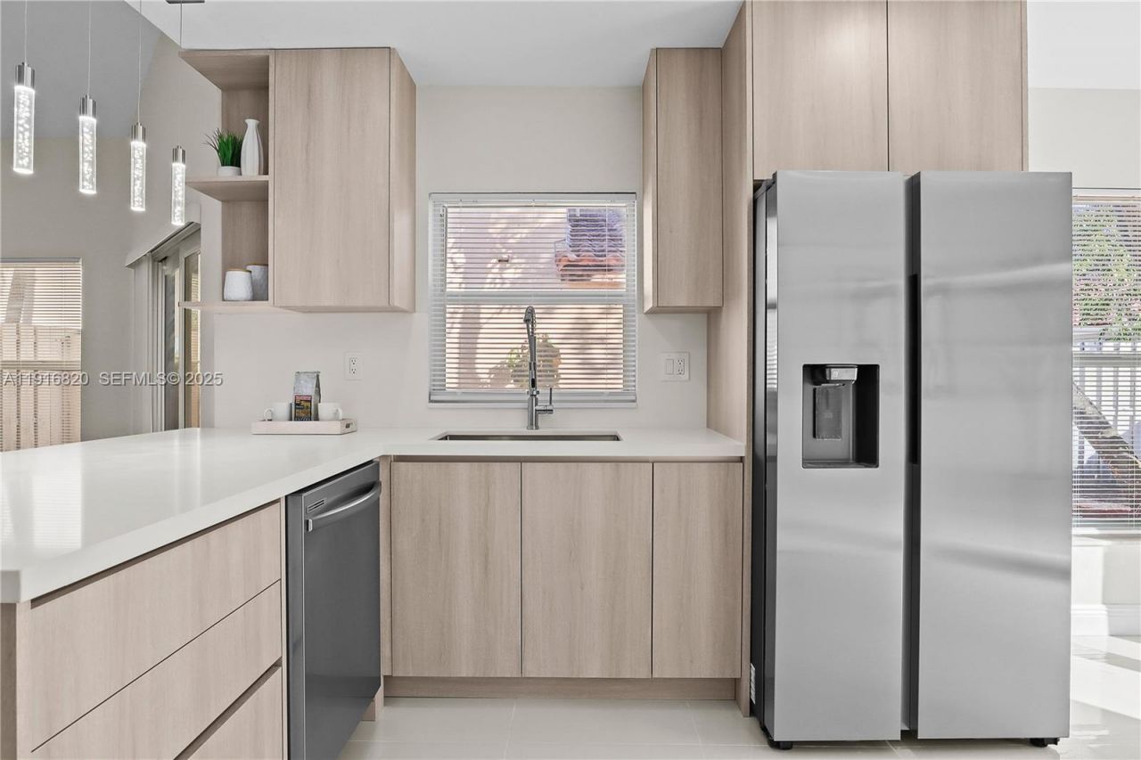 1223 NW 125th Ter, Sunrise, FL 33323 Photo