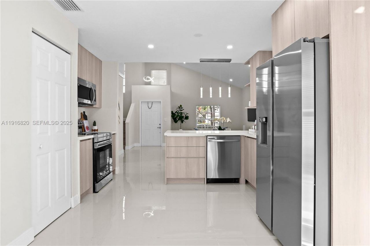 1223 NW 125th Ter, Sunrise, FL 33323 Photo