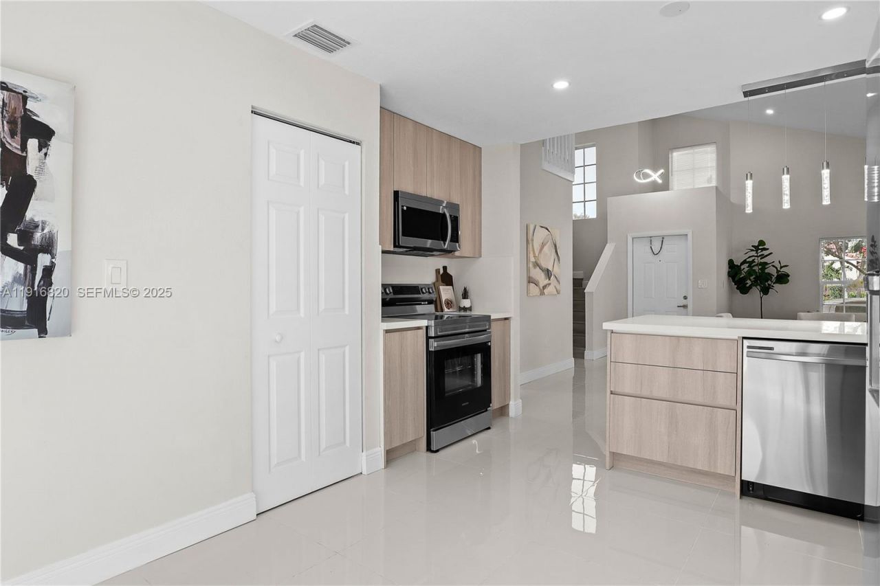1223 NW 125th Ter, Sunrise, FL 33323 Photo