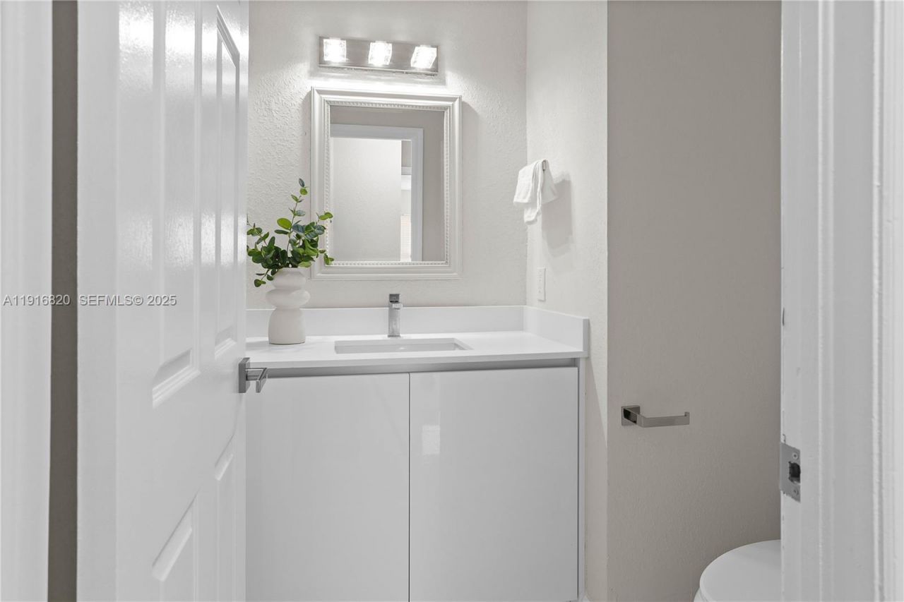 1223 NW 125th Ter, Sunrise, FL 33323 Photo