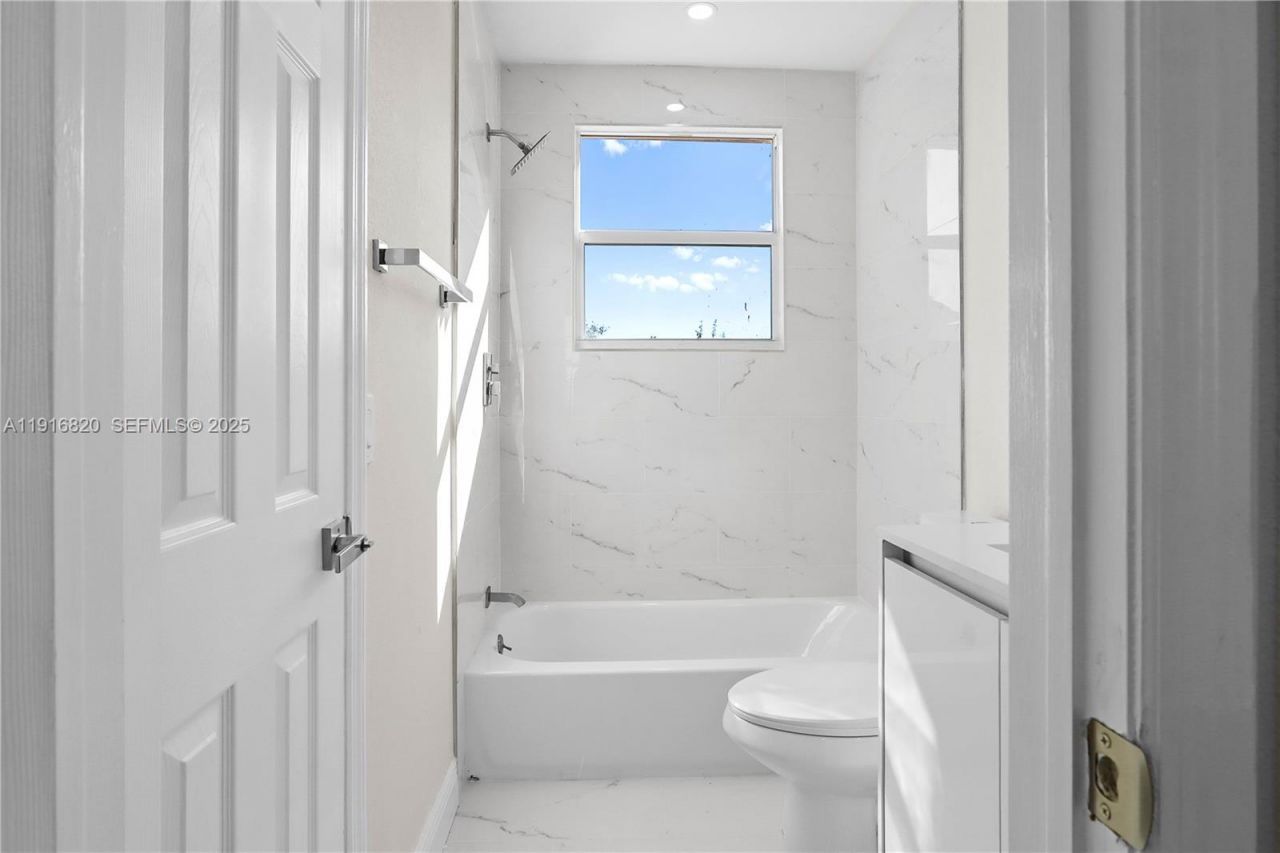 1223 NW 125th Ter, Sunrise, FL 33323 Photo