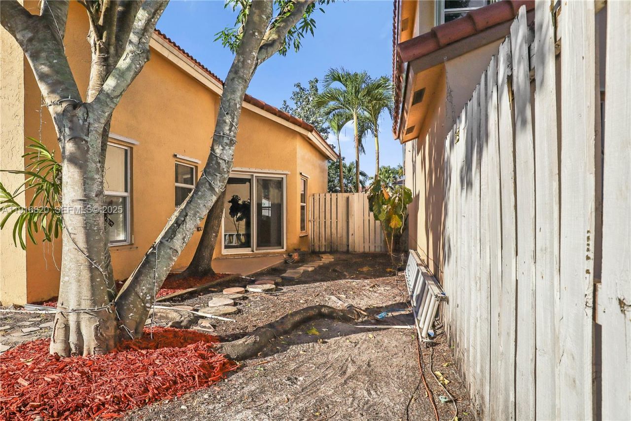 1223 NW 125th Ter, Sunrise, FL 33323 Photo